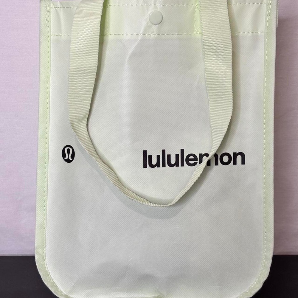Lululemon Small Tote Bag Lime Green
💚 Neon Yellow Like New